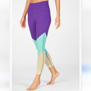 NWT Fabletics Zone High-Waisted 7/8 Leggings Size Medium/6